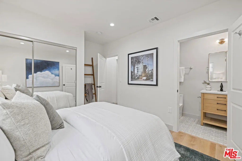 1337 N Orange Grove Avenue, West Hollywood, California 90046 home-pic-22